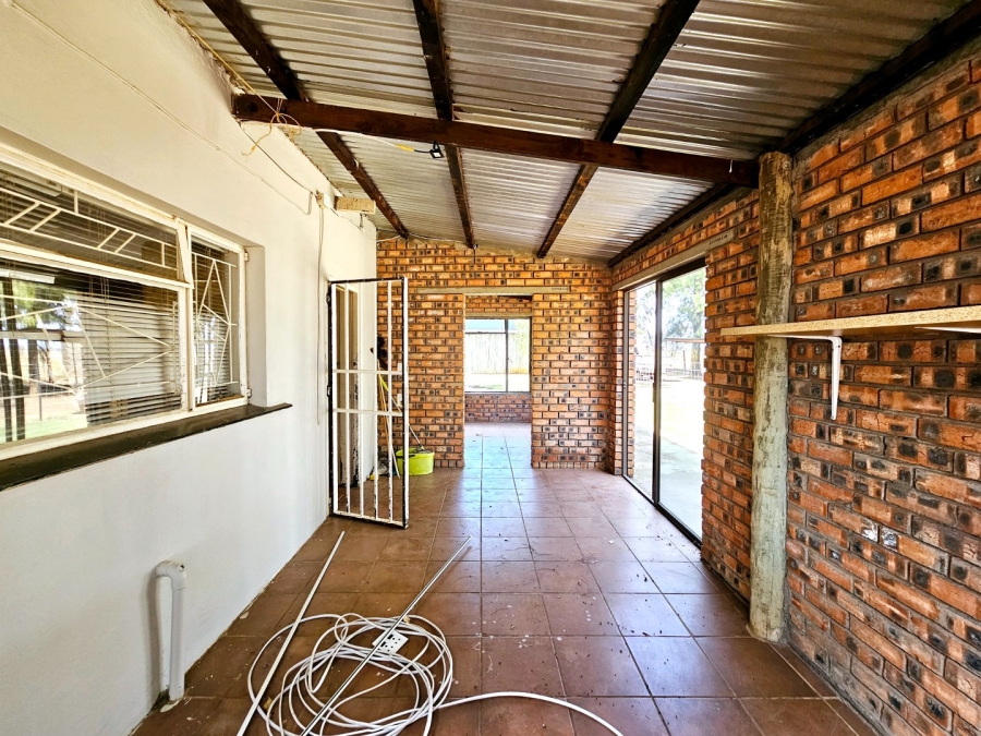 6 Bedroom Property for Sale in Bloemfontein Rural Free State